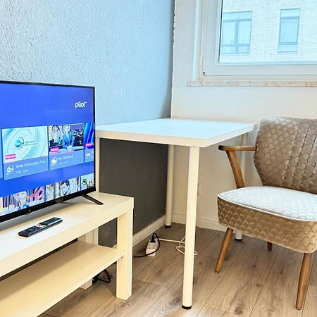 Apartments Im Herzen Von Neumuenster Innenstadt & Hbf Fusslaeufig, Mit Privatparkplatz Zewnętrze zdjęcie